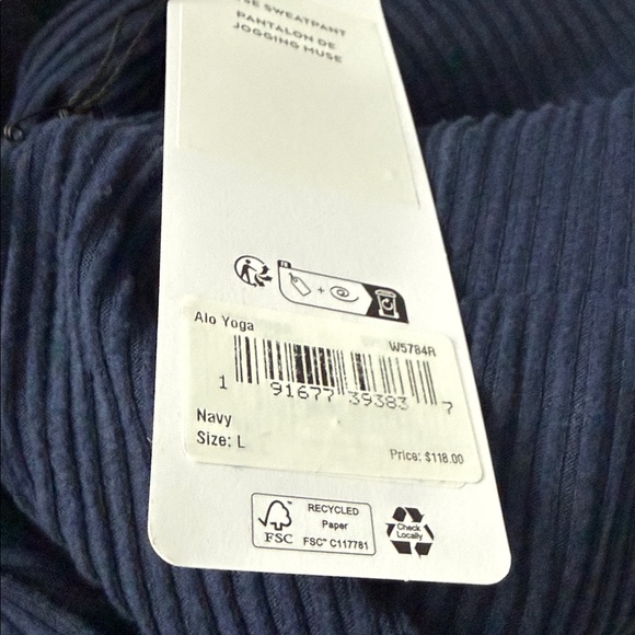 Alo Yoga Women's Navy muse sweatpants - Picture 7 of 7